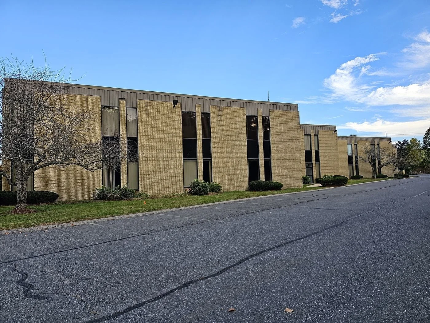 Photo 1 of 526 Boston Post Rd, Wayland, MA 01778