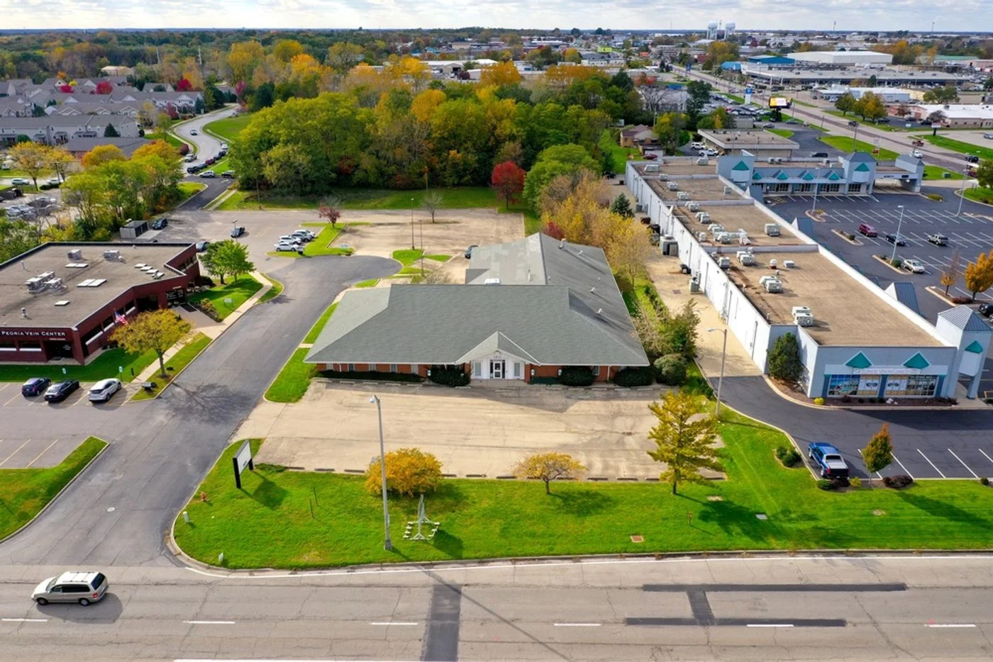 Photo 2 of 7801 N Knoxville Ave, Peoria, IL 61614