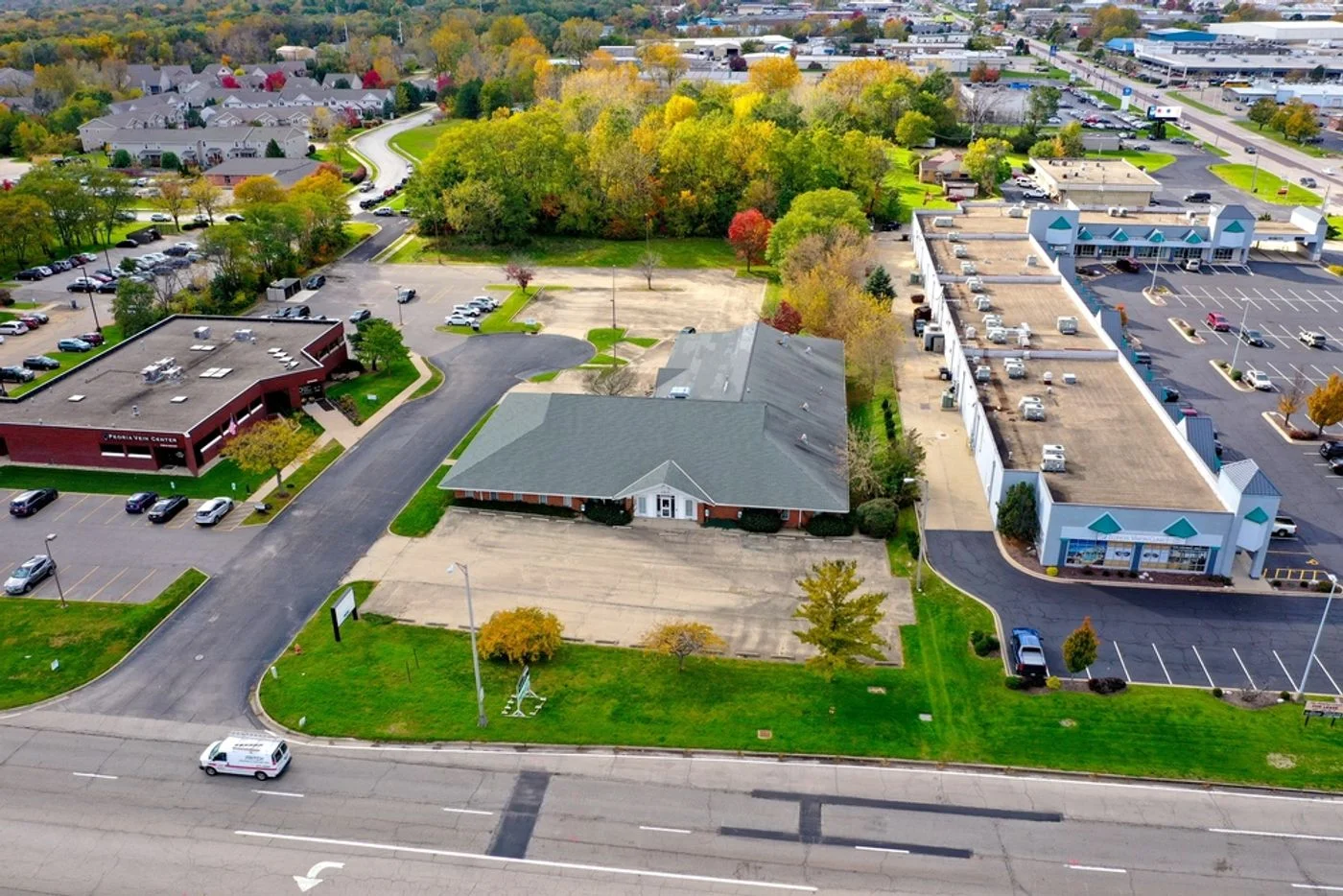 Photo 3 of 7801 N Knoxville Ave, Peoria, IL 61614