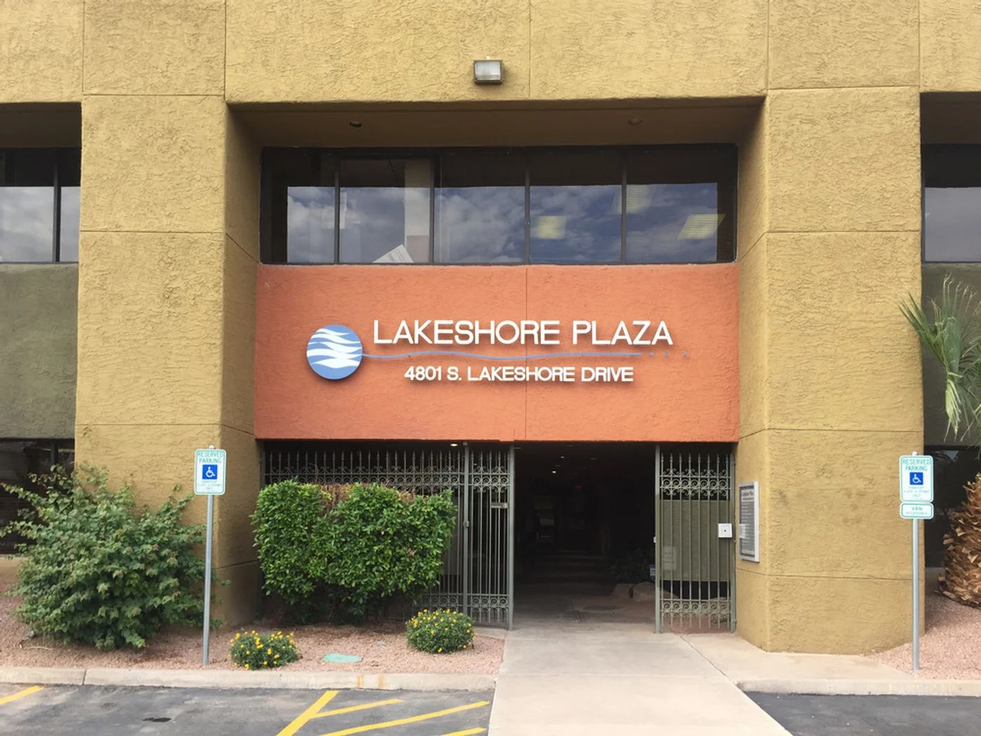 Photo 3 of 4801 S Lakeshore Dr, Tempe, AZ 85282