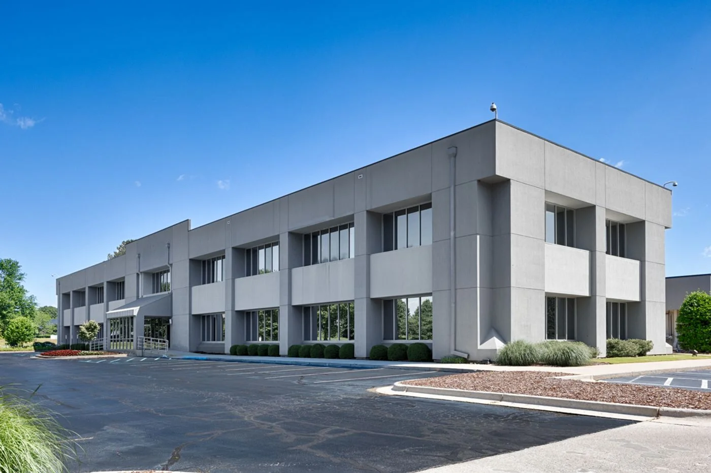 Photo 2 of 555 Discovery Dr NW, Huntsville, AL 35806