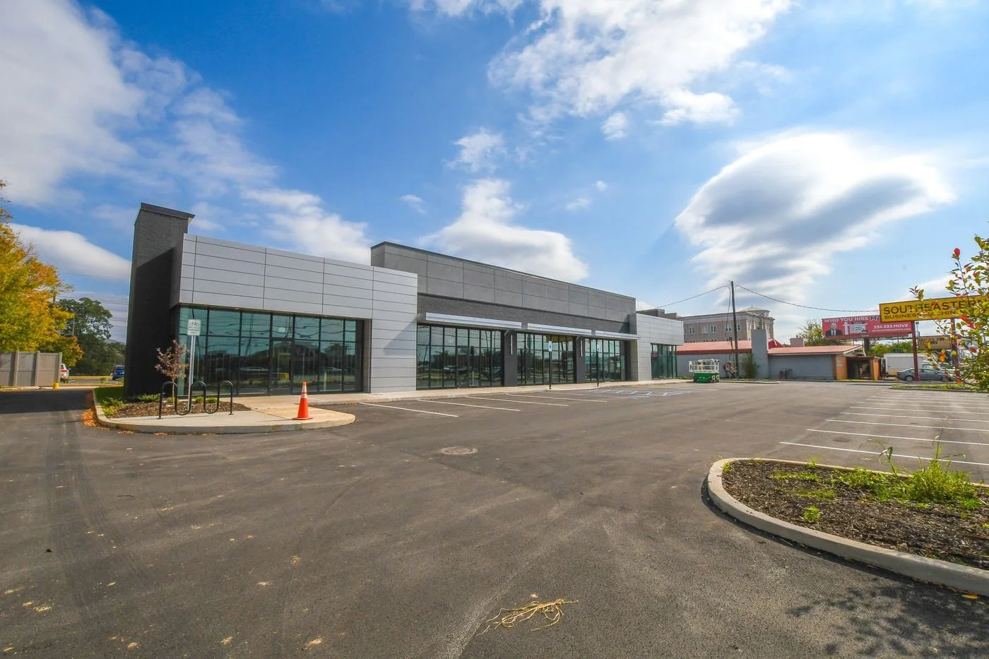 Photo 2 of 3409 Memorial Pkwy SW, Huntsville, AL 35801