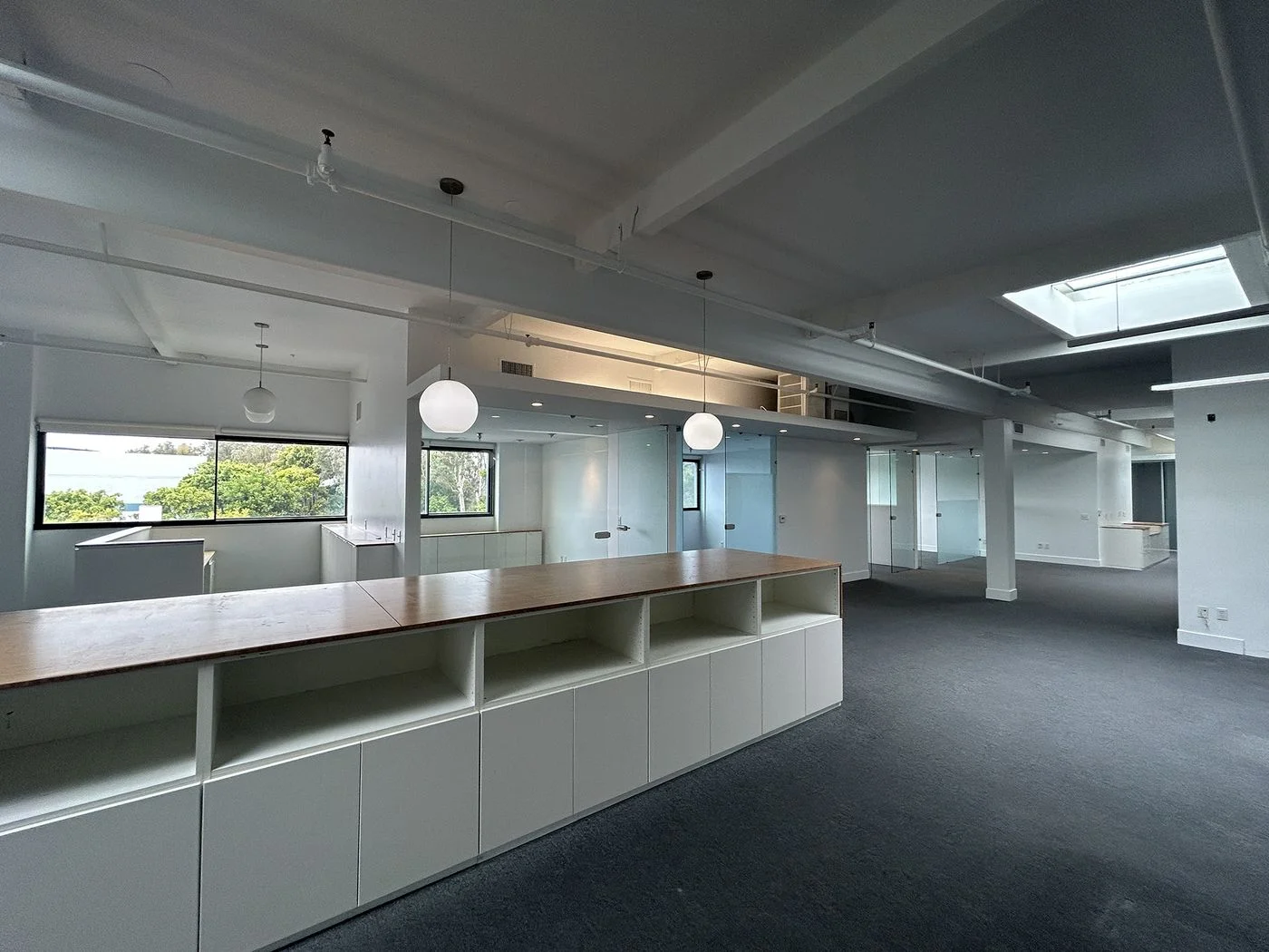 Photo 2 of 5701 Buckingham Pkwy, Culver City, CA 90230