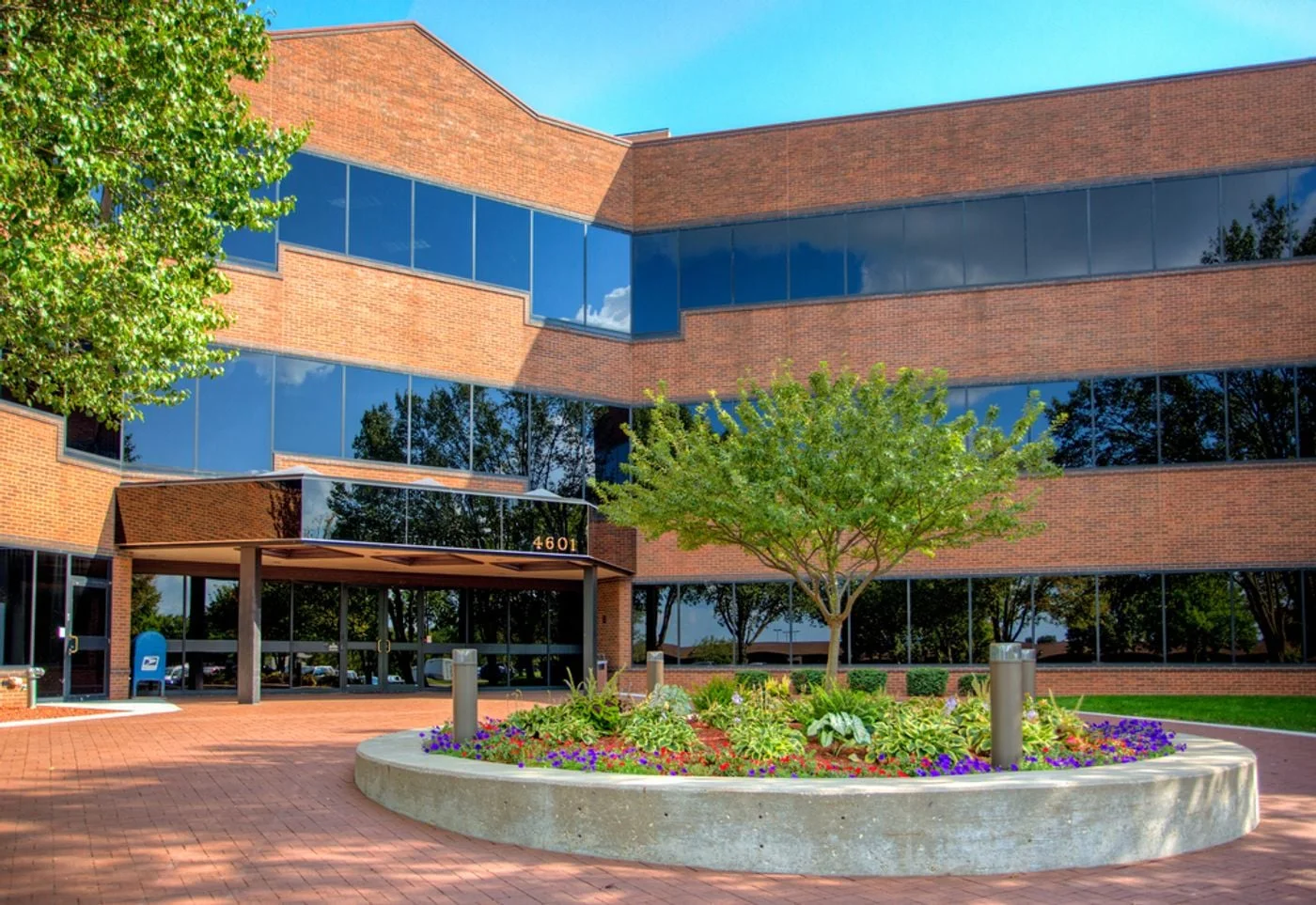 Photo 2 of 4601 Westown Pkwy, West Des Moines, IA 50266