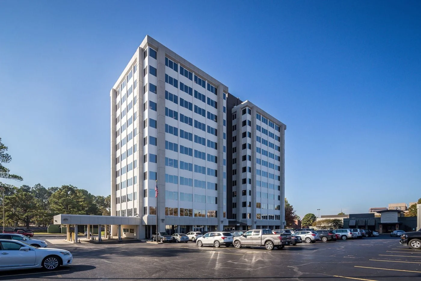 Photo 2 of 6263 Poplar Ave, Memphis, TN 38119