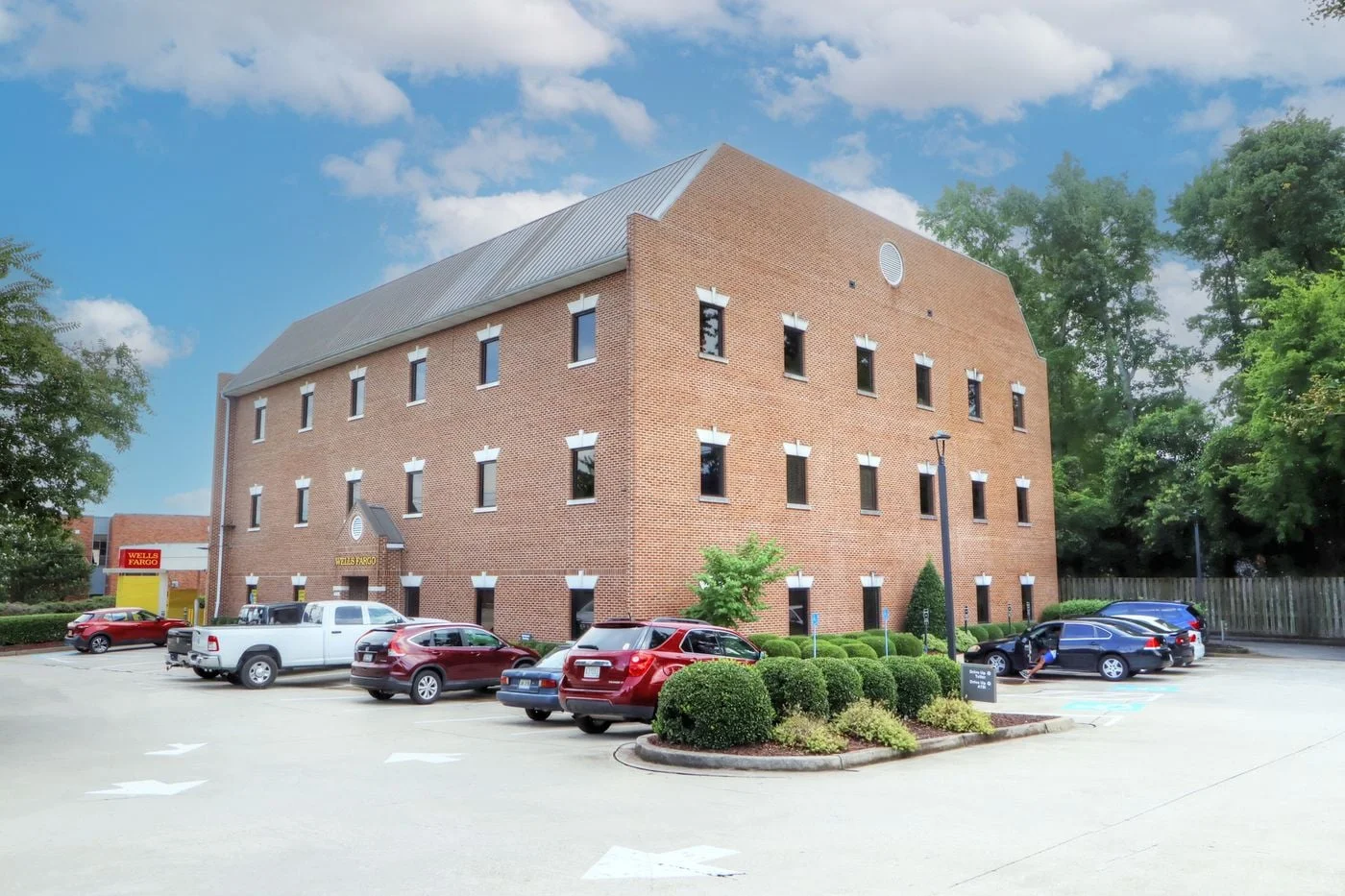 Photo 3 of 4408 Forest Dr, Columbia, SC 29206