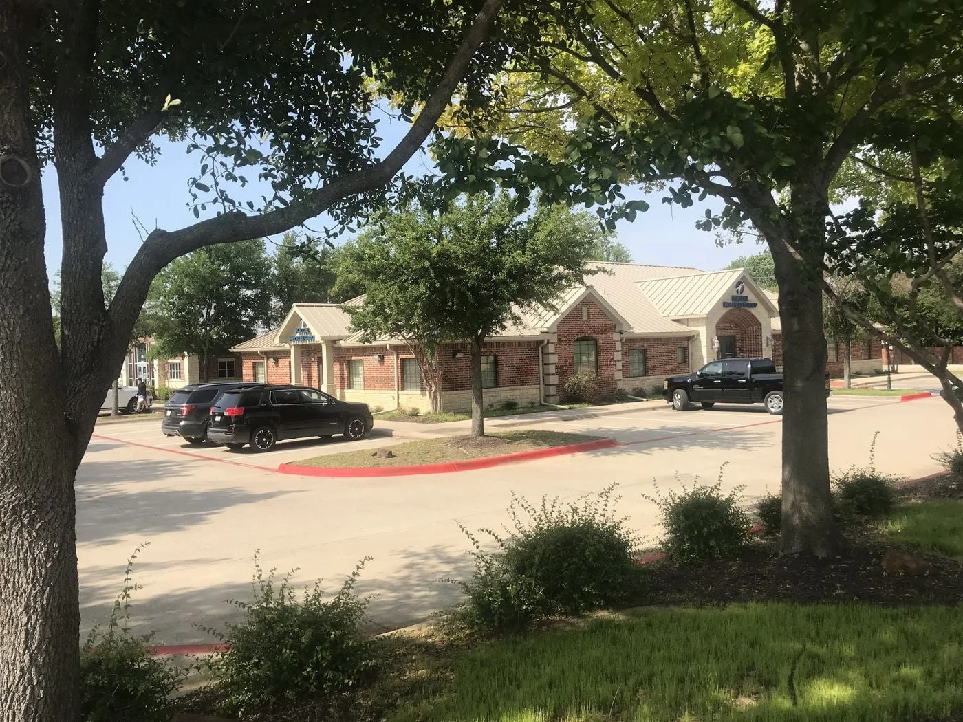 Photo 1 of 240 Rufe Snow Dr, Keller, TX 76248