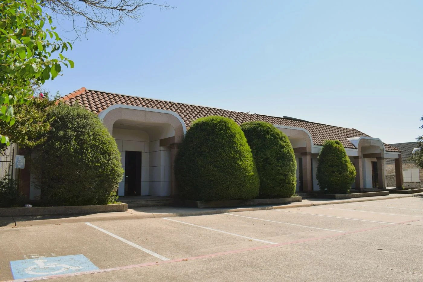 Photo 3 of 643 S Great Southwest Pkwy, Grand Prairie, TX 75051