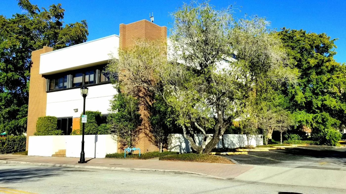 Photo 2 of 1215 Manatee Ave W, Bradenton, FL 34205