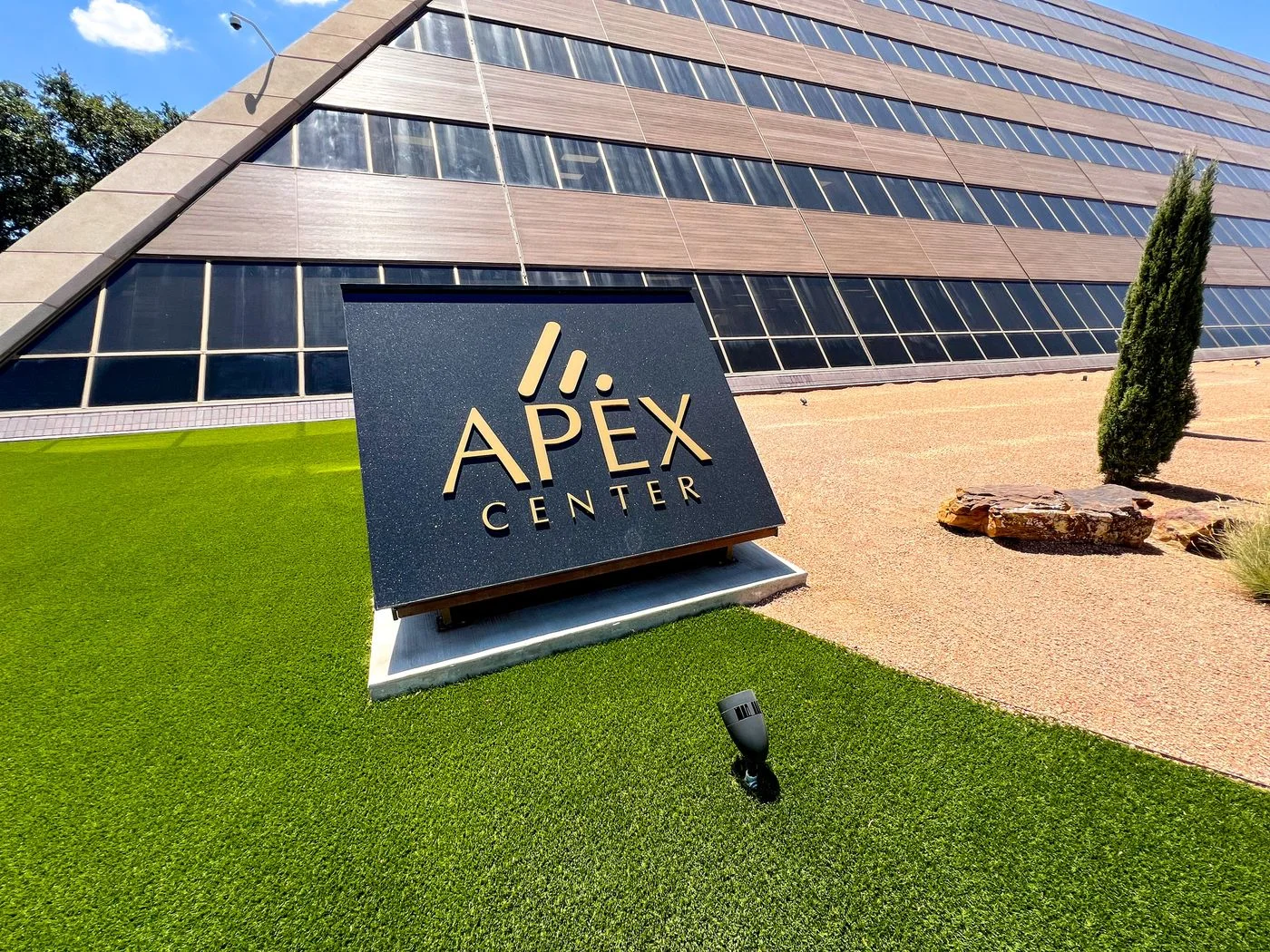 Photo 2 of 15 Smith Rd, Midland, TX 79705