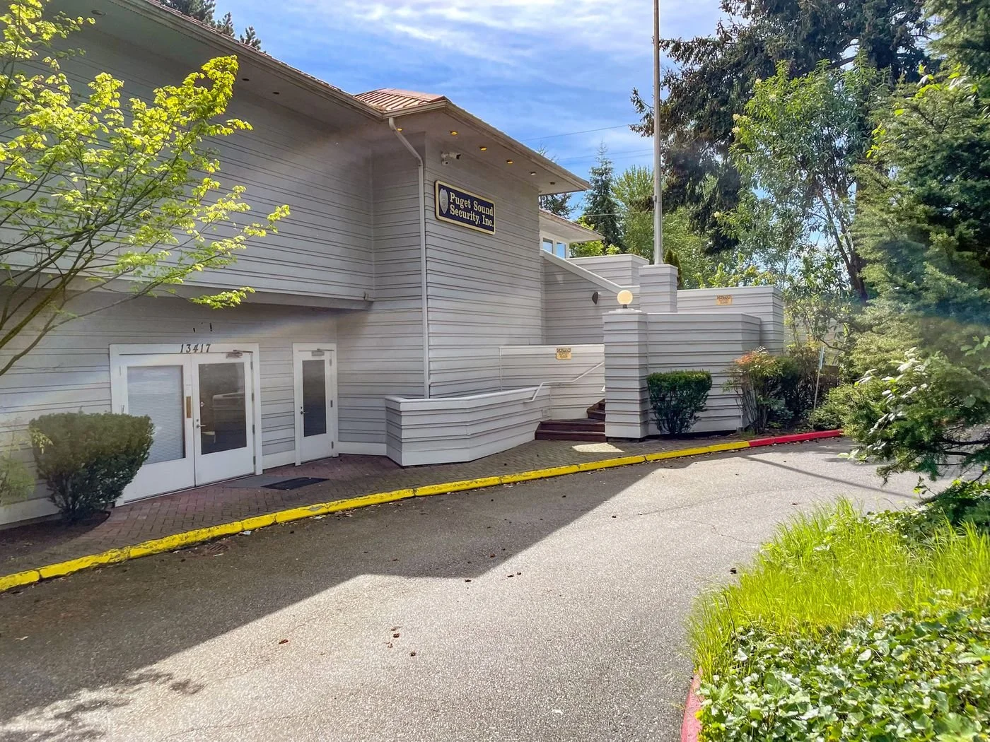 Photo-3 of 13417 NE 20th St, Bellevue, WA 98005