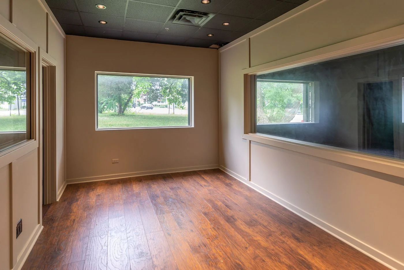 Photo 3 of 611 E State St, Geneva, IL 60134