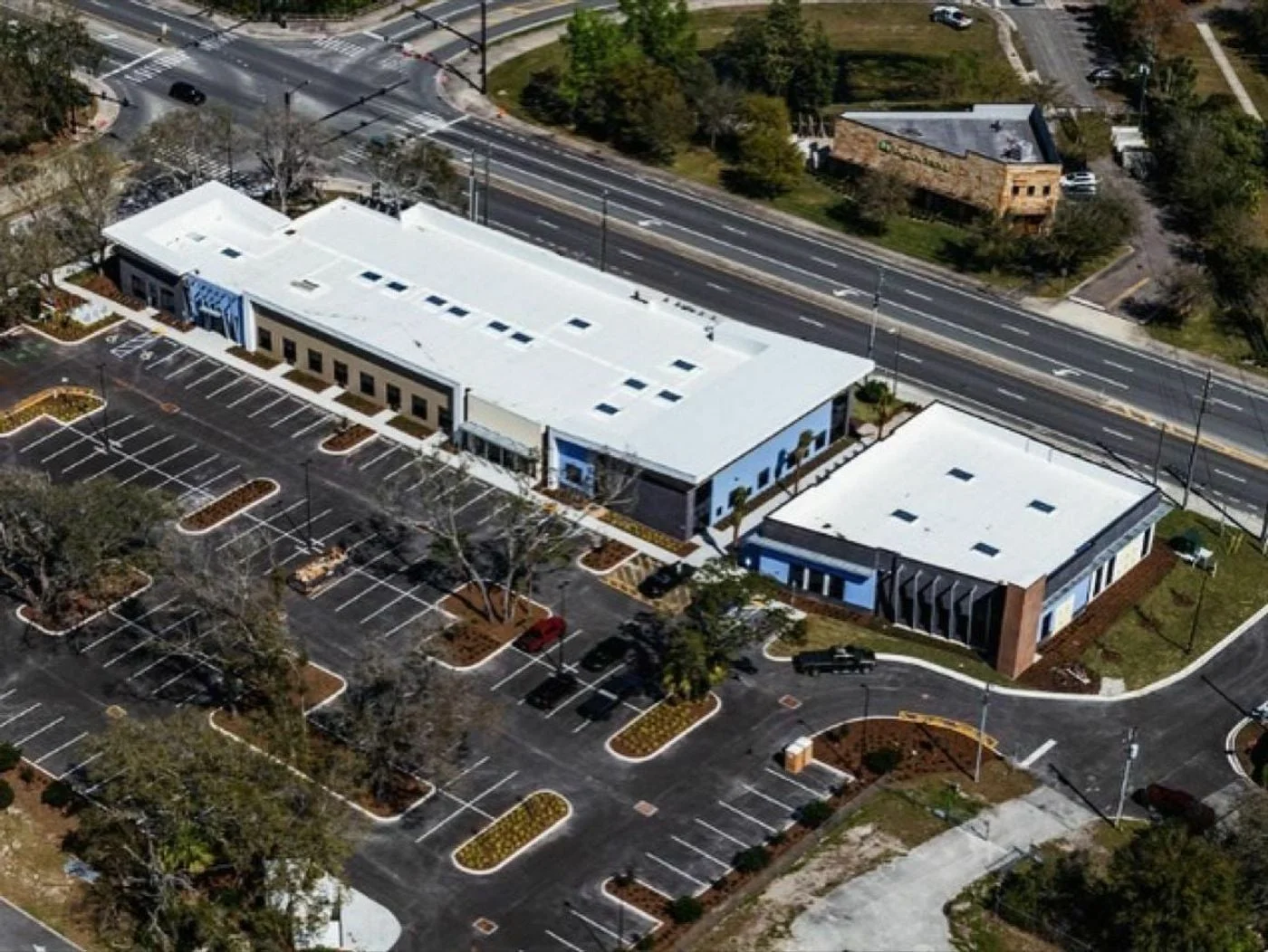 Photo 3 of 1675 W Broadway St, Oviedo, FL 32765