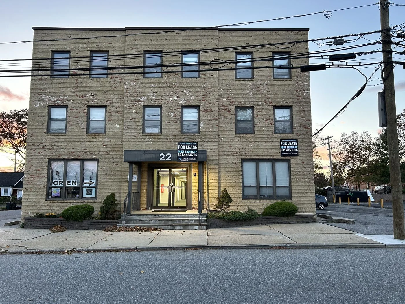 Photo 2 of 22 Lawrence Ave, Smithtown, NY 11787