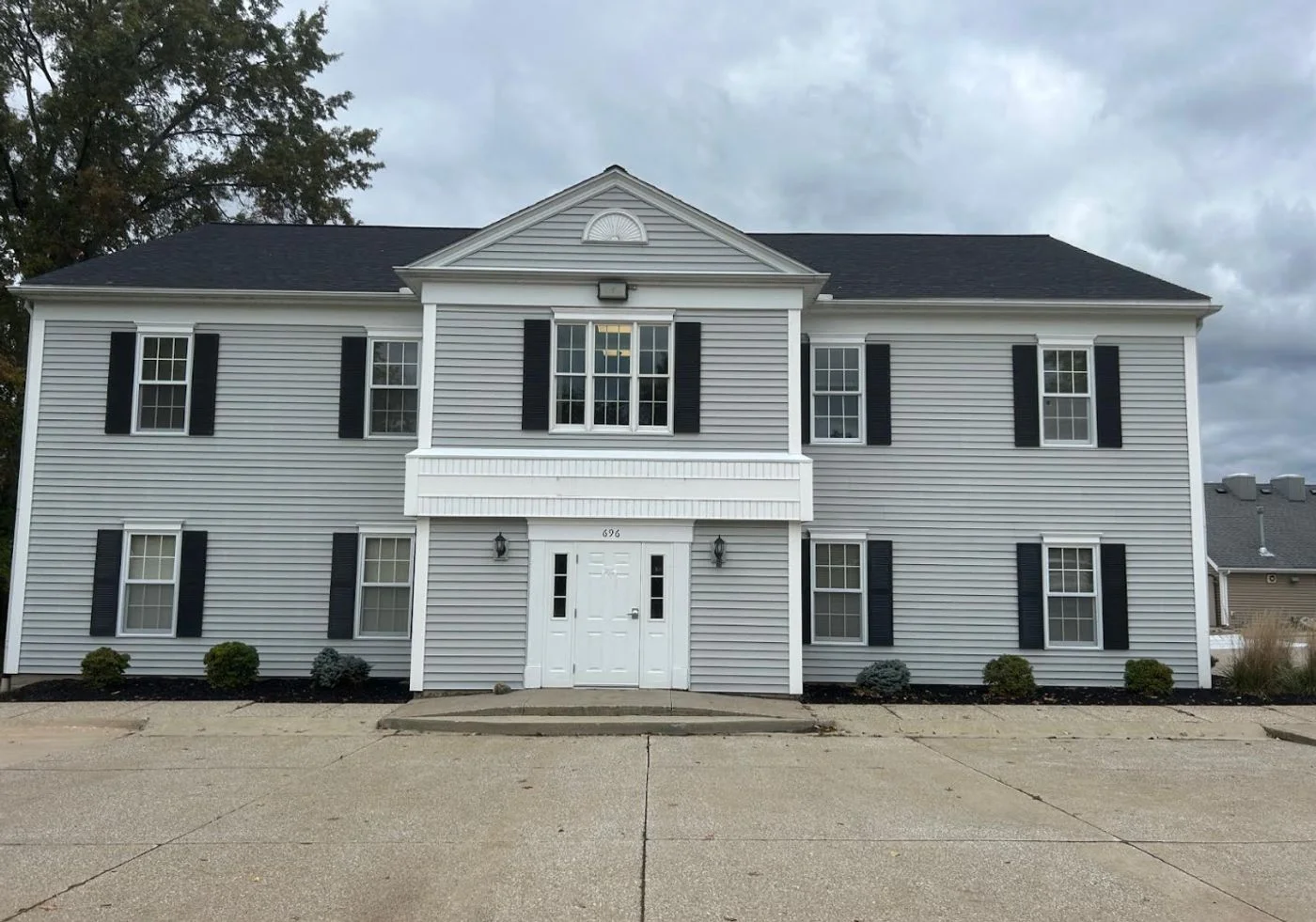 Photo 3 of 696 E Washington St, Medina, OH 44256