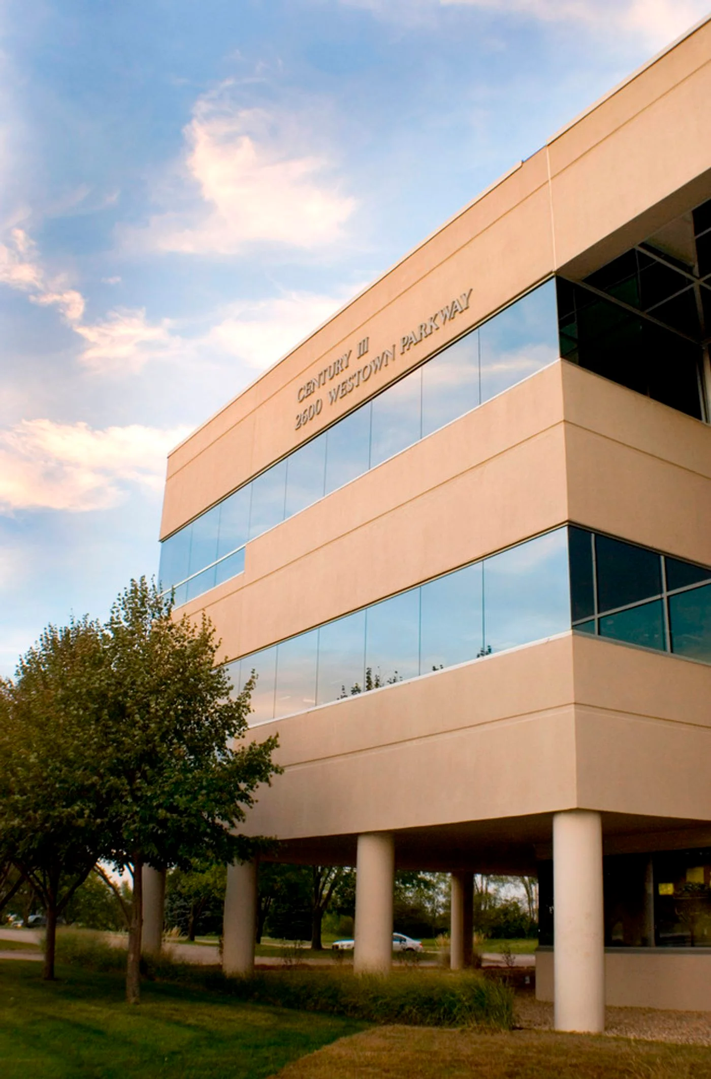 Photo 3 of 2600 Westown Pkwy, West Des Moines, IA 50266