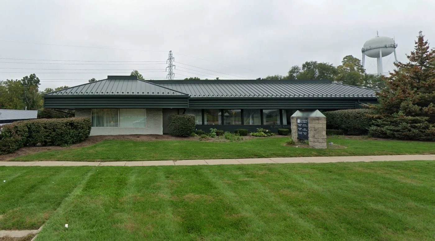 Photo 1 of 2360 Orchard Lake Rd, Sylvan Lake, MI 48320