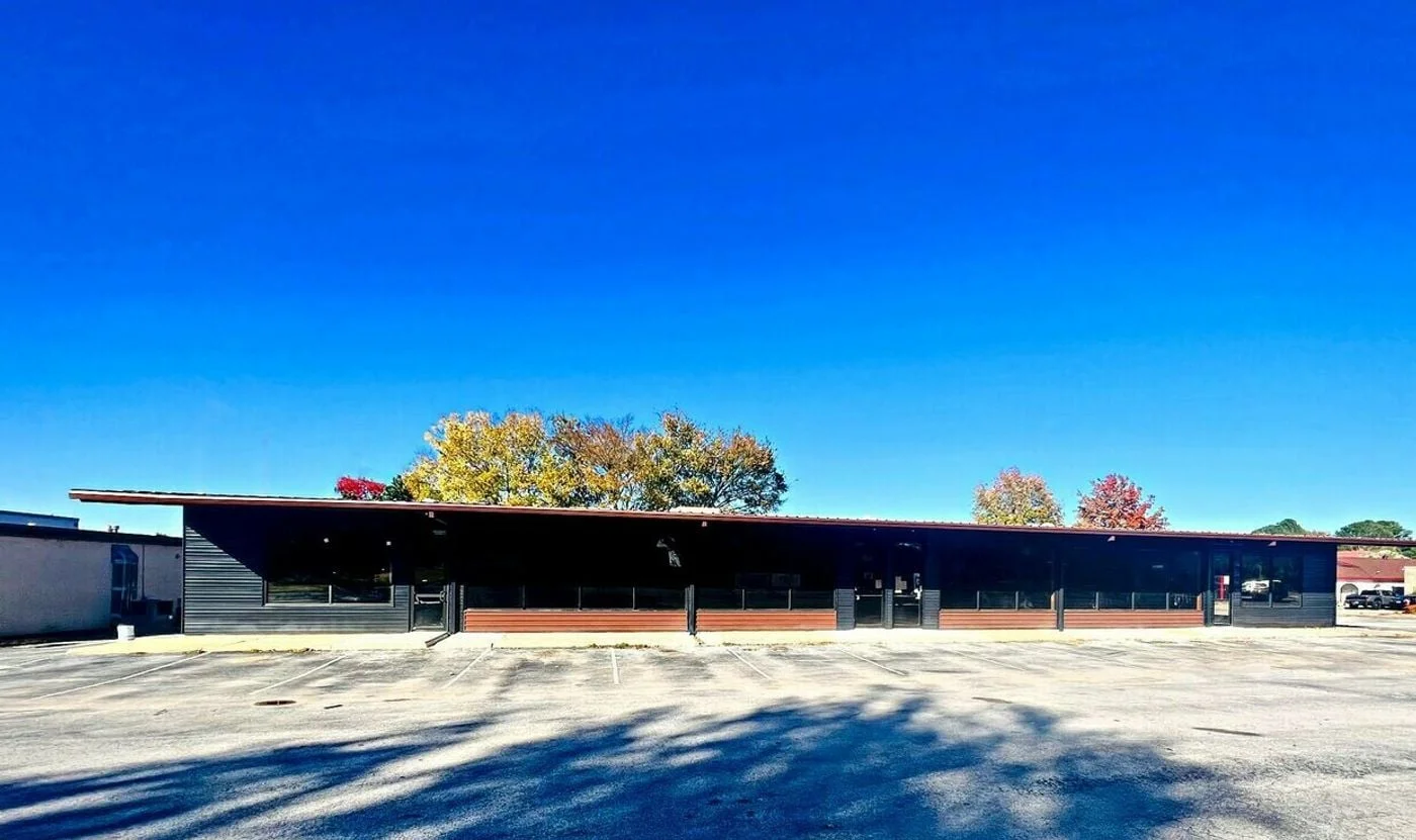 Photo 1 of 1010 E Rolling Hills Dr, Fayetteville, AR 72703