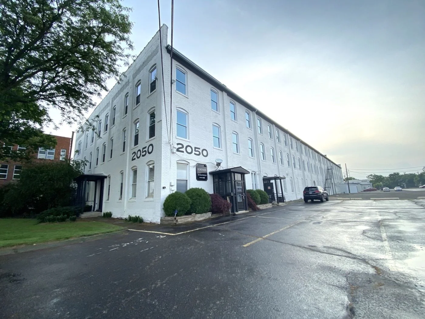 Photo-2 of 2050 S High St, Columbus, OH 43207