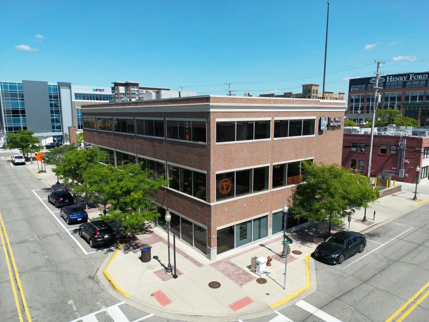 Photo 2 of 215 S Center St, Royal Oak, MI 48067