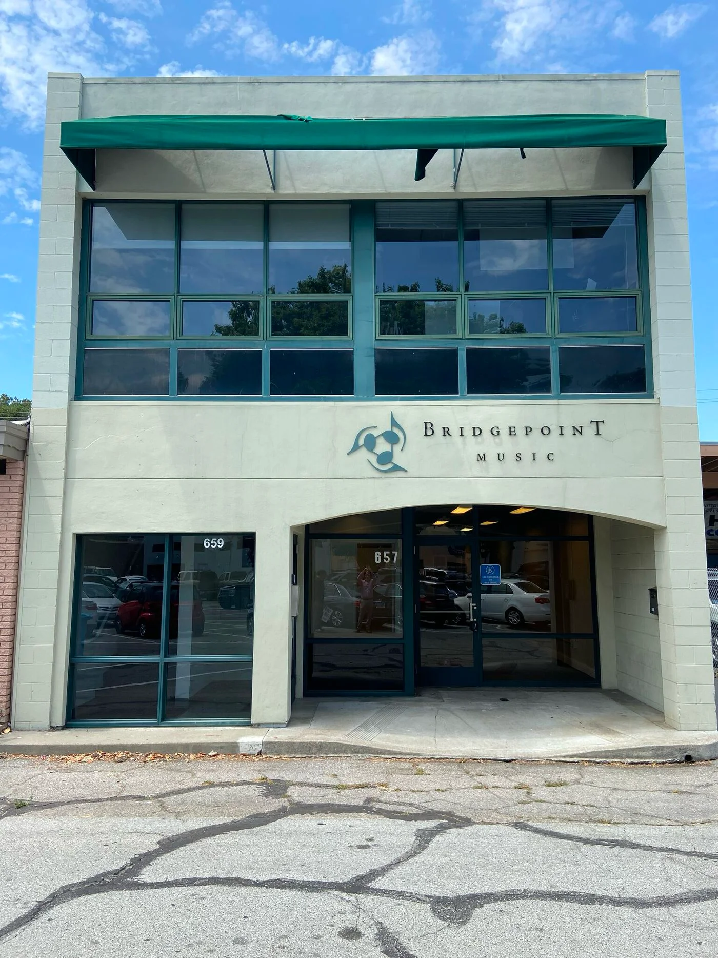 Photo 2 of 657-659 Oak Grove Ave, Menlo Park, CA 94025