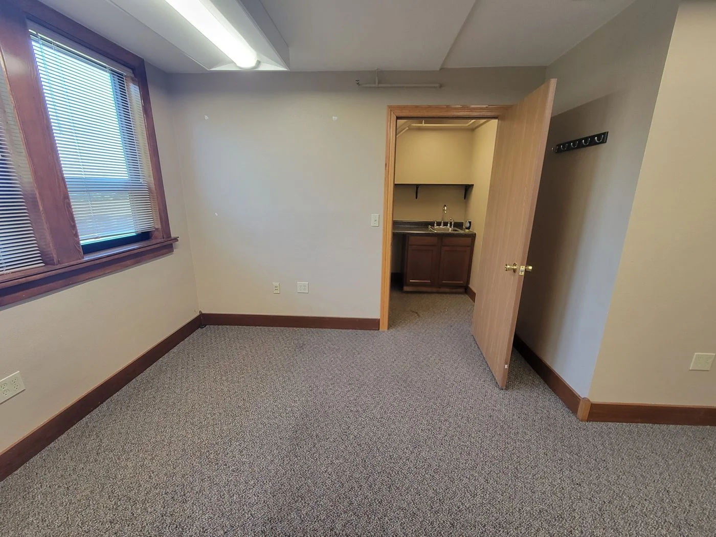 Photo 3 of 100 N Krohn Pl, Sioux Falls, SD 57103