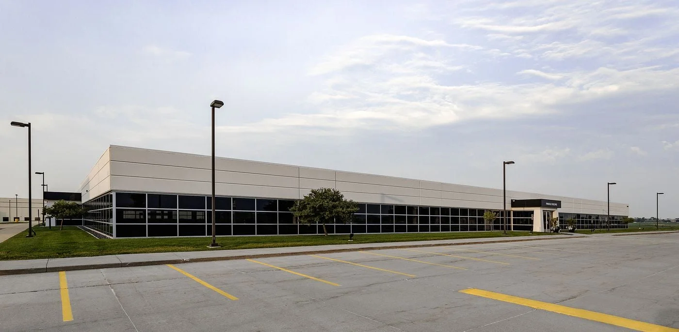 Photo 2 of 12150 Meredith Dr, Urbandale, IA 50323