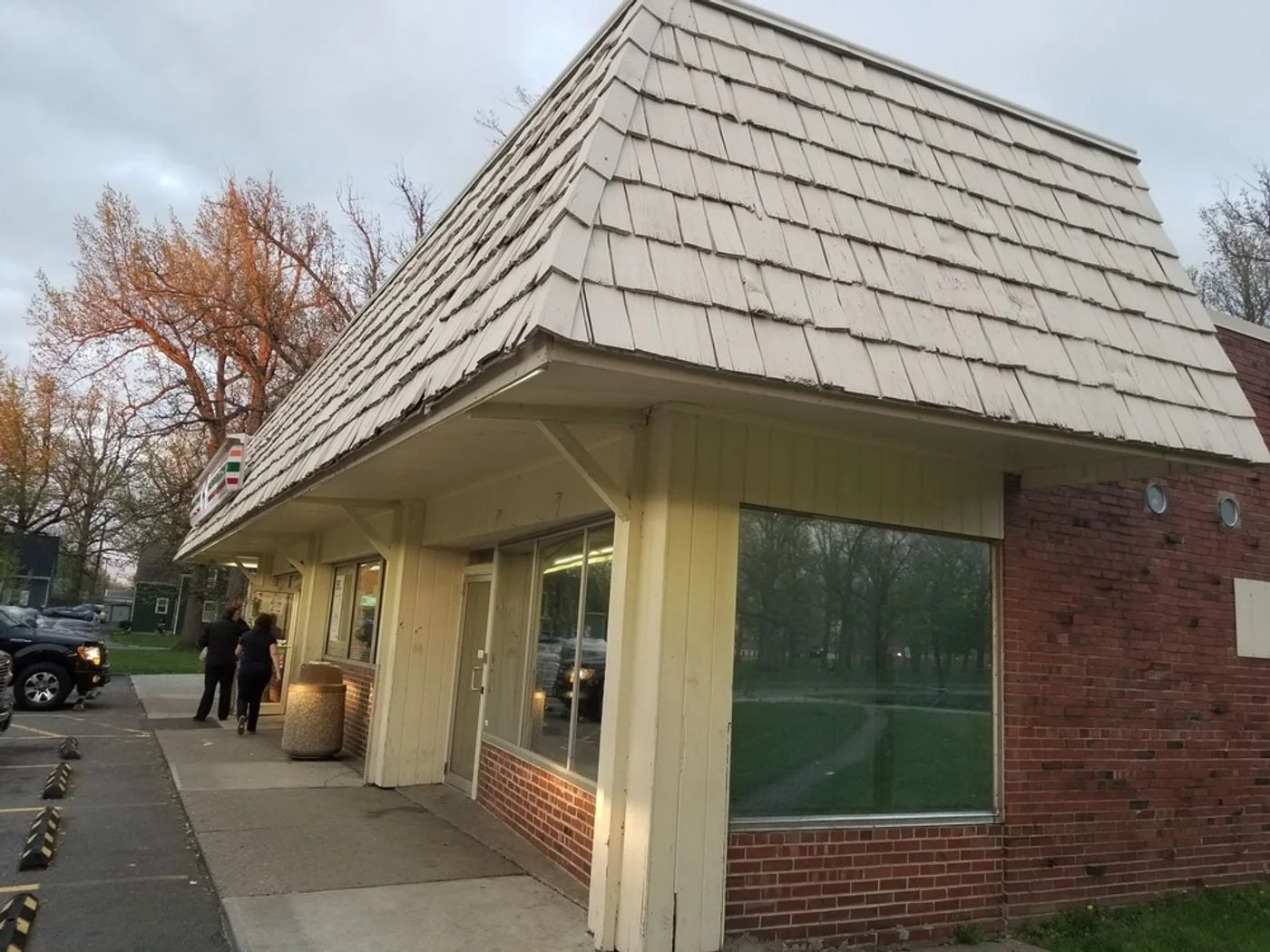 Photo 1 of 43 Lincoln Park Dr, Tonawanda, NY 14223