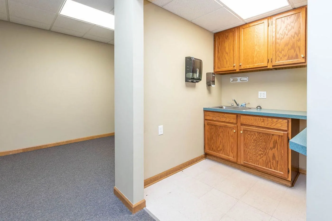 Photo 3 of 140 Professional Pkwy, Lockport, NY 14094