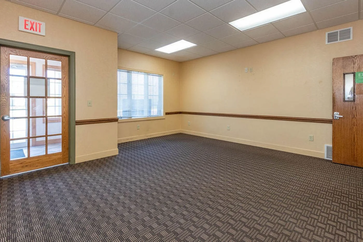 Photo 3 of 16 Davison Ct, Lockport, NY 14094