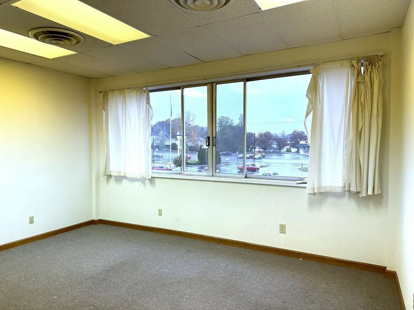 Photo 3 of 30 Lafayette Sq, Vernon, CT 06066