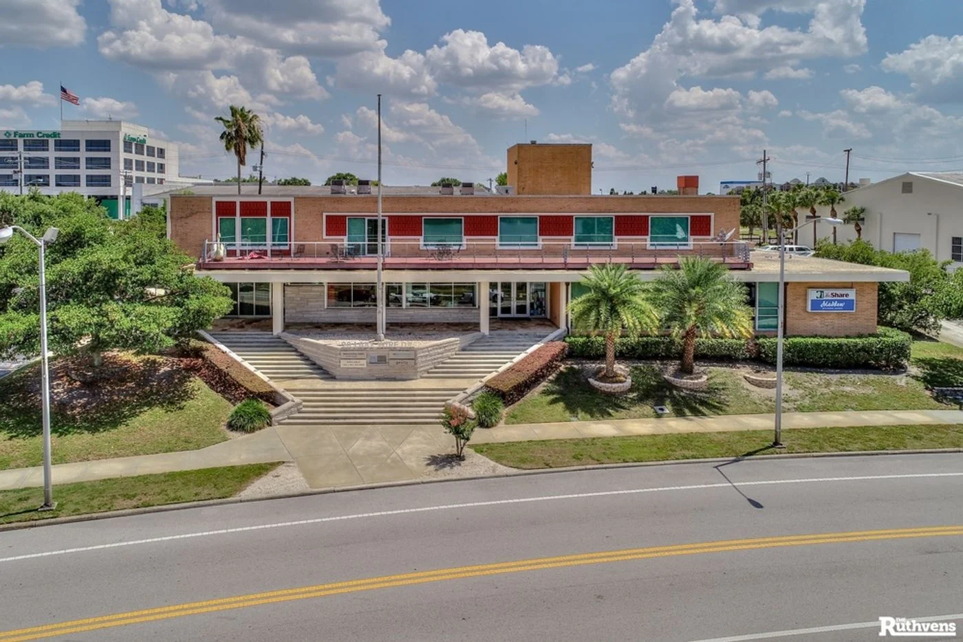 Photo-1 of 20 Lake Wire Dr, Lakeland, FL 33815