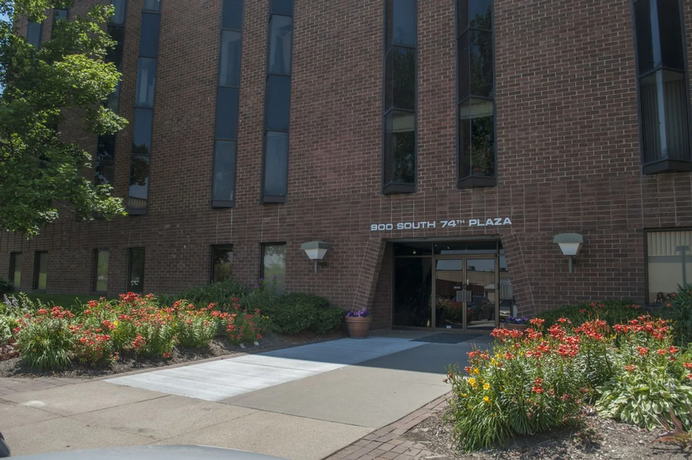 Photo 2 of 900 S 74th Plz, Omaha, NE 68114