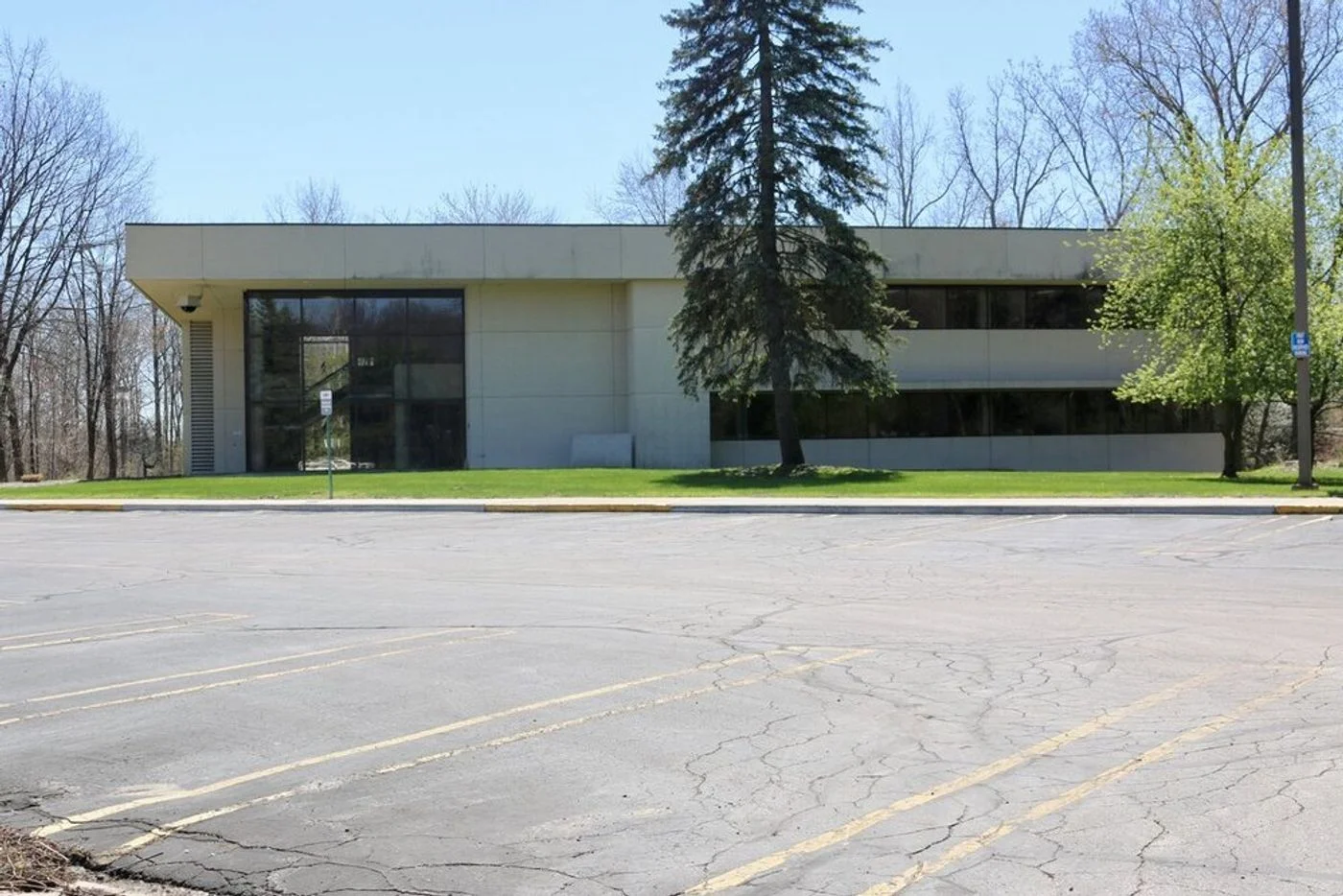 Photo-2 of 1320 Waldo Ave, Midland, MI 48642