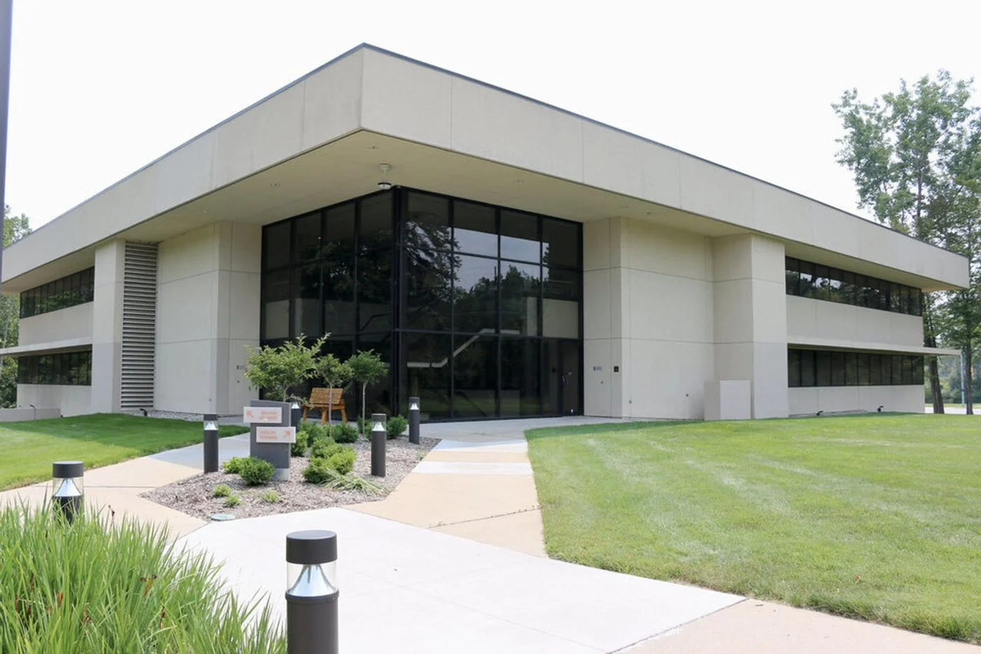 Photo 2 of 1320 Waldo Ave, Midland, MI 48642