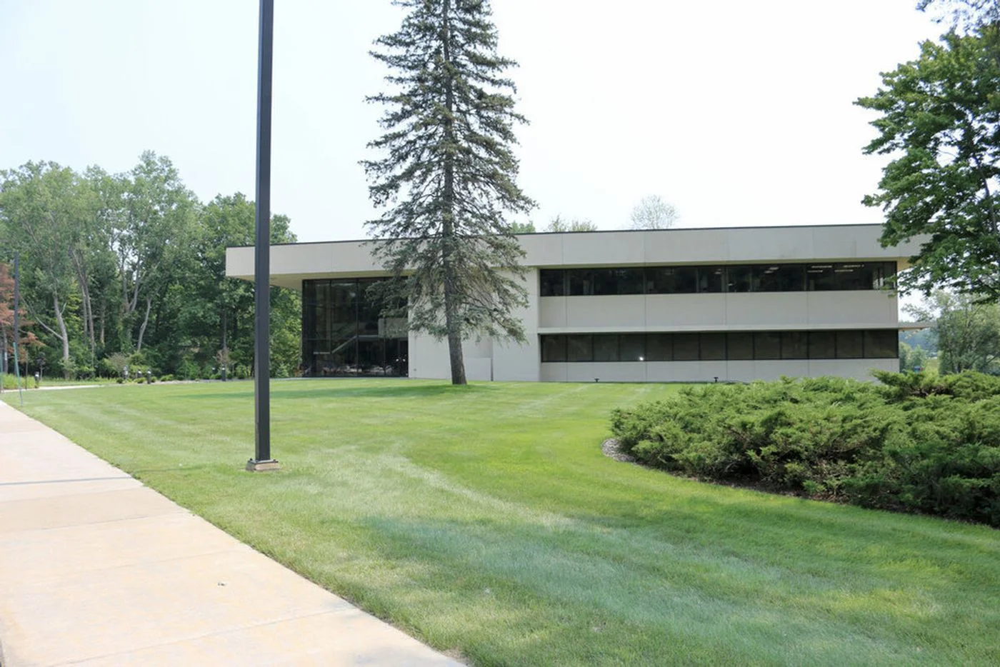 Photo 3 of 1320 Waldo Ave, Midland, MI 48642