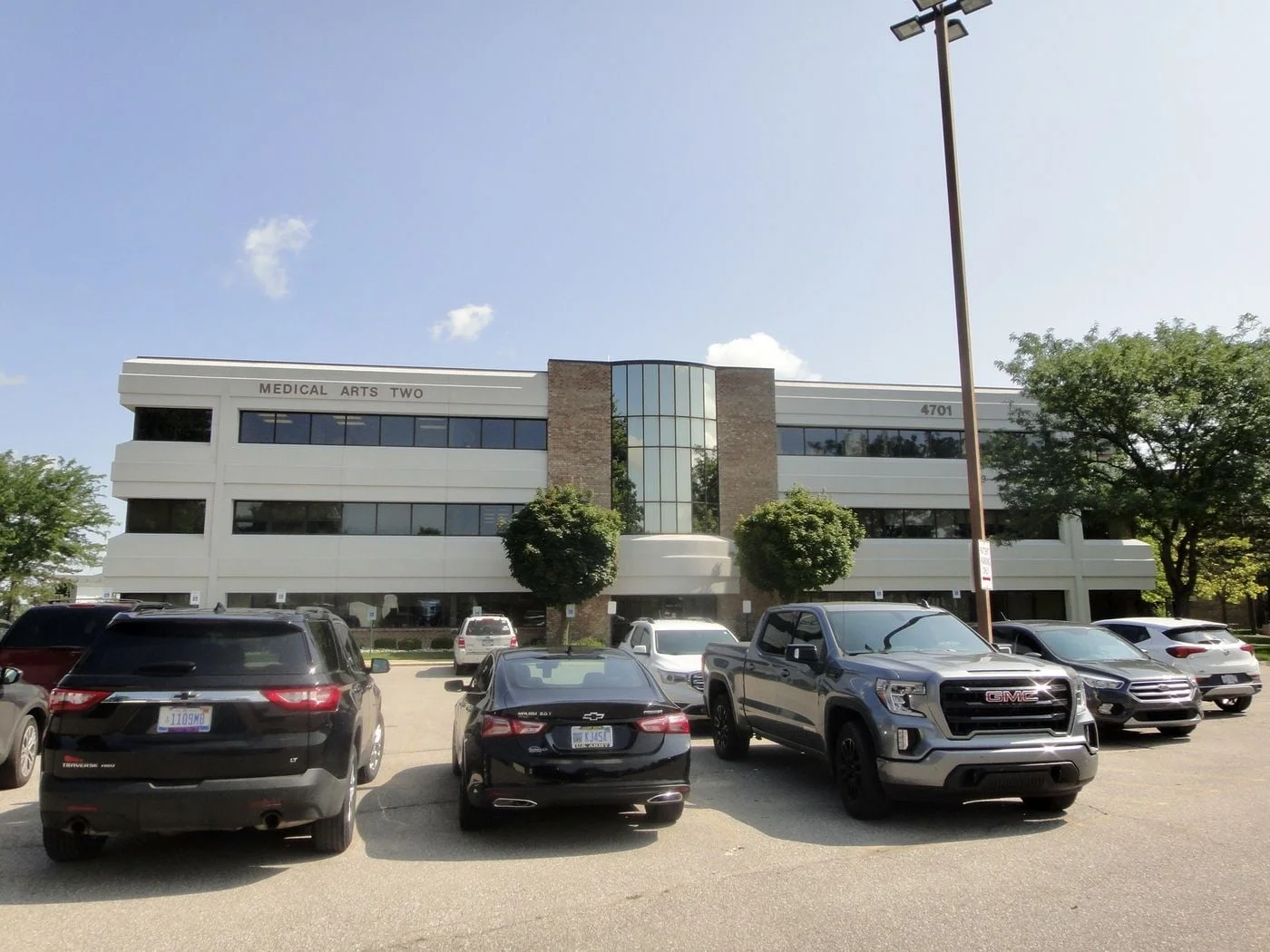 Photo 2 of 4701 Towne Centre Rd, Saginaw, MI 48604