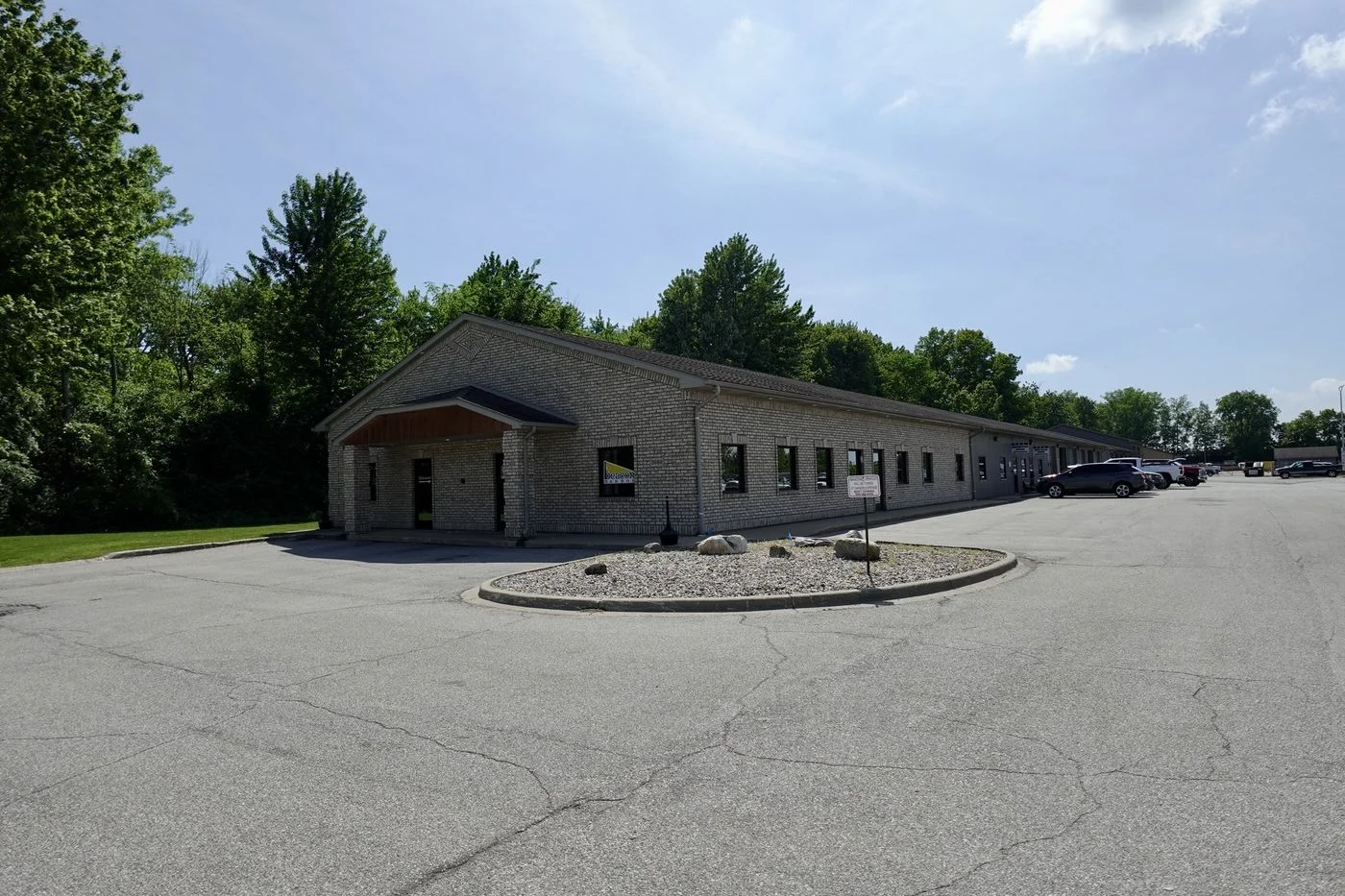 Photo 2 of 3689 Fashion Square Blvd, Saginaw, MI 48603