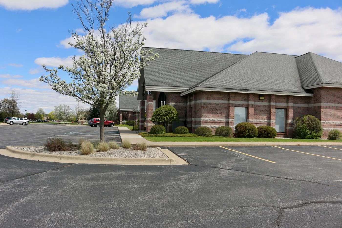 Photo 3 of 4177 Fashion Square Blvd, Saginaw, MI 48603