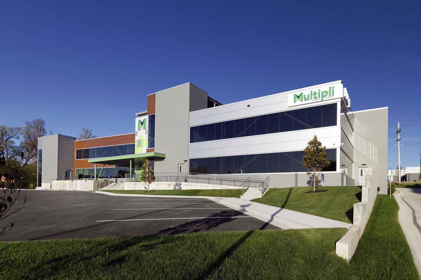 Photo 1 of 1850 S Blackman Rd, Springfield, MO 65809