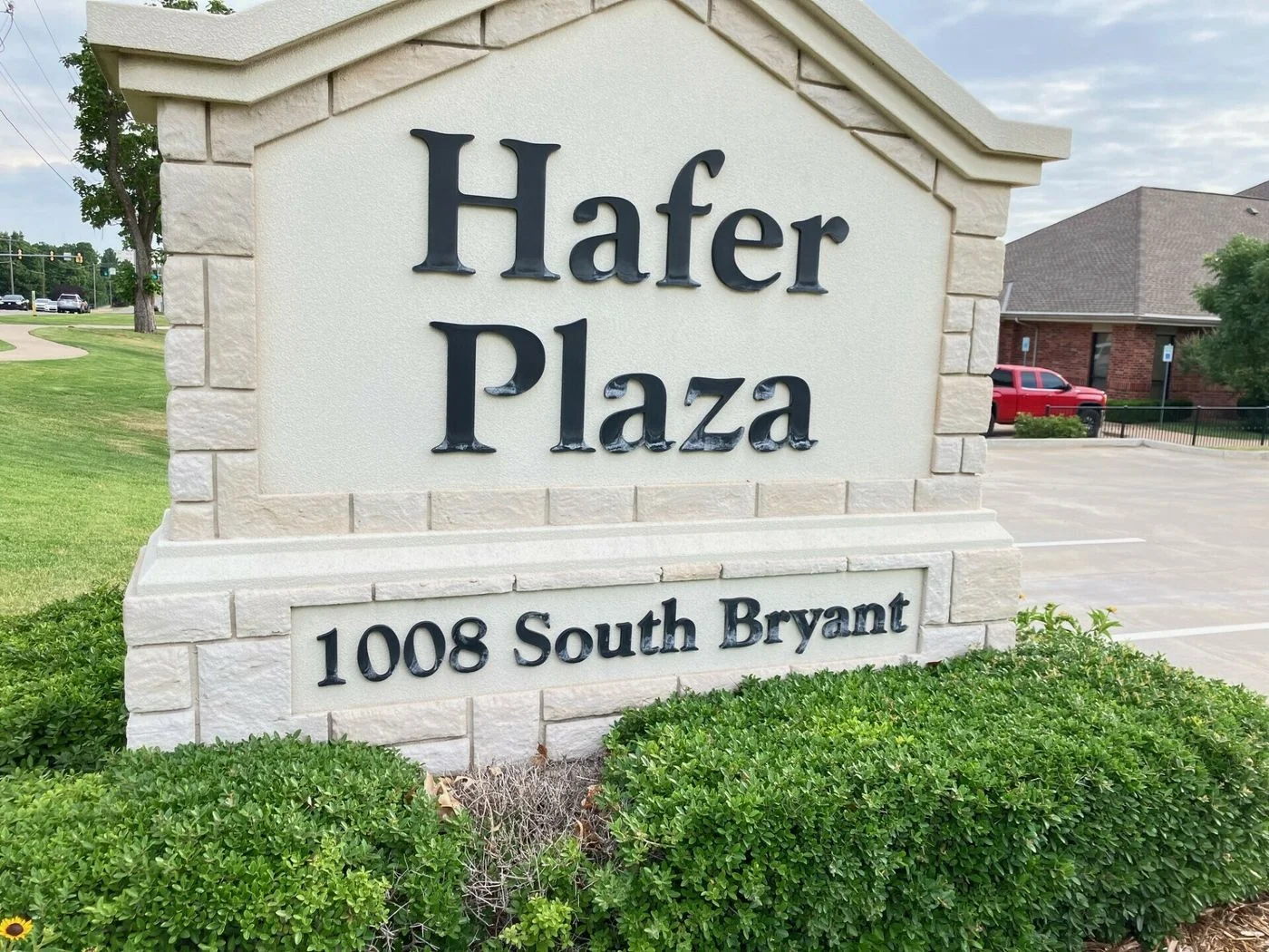 Photo 2 of 1008 S Bryant Ave, Edmond, OK 73034