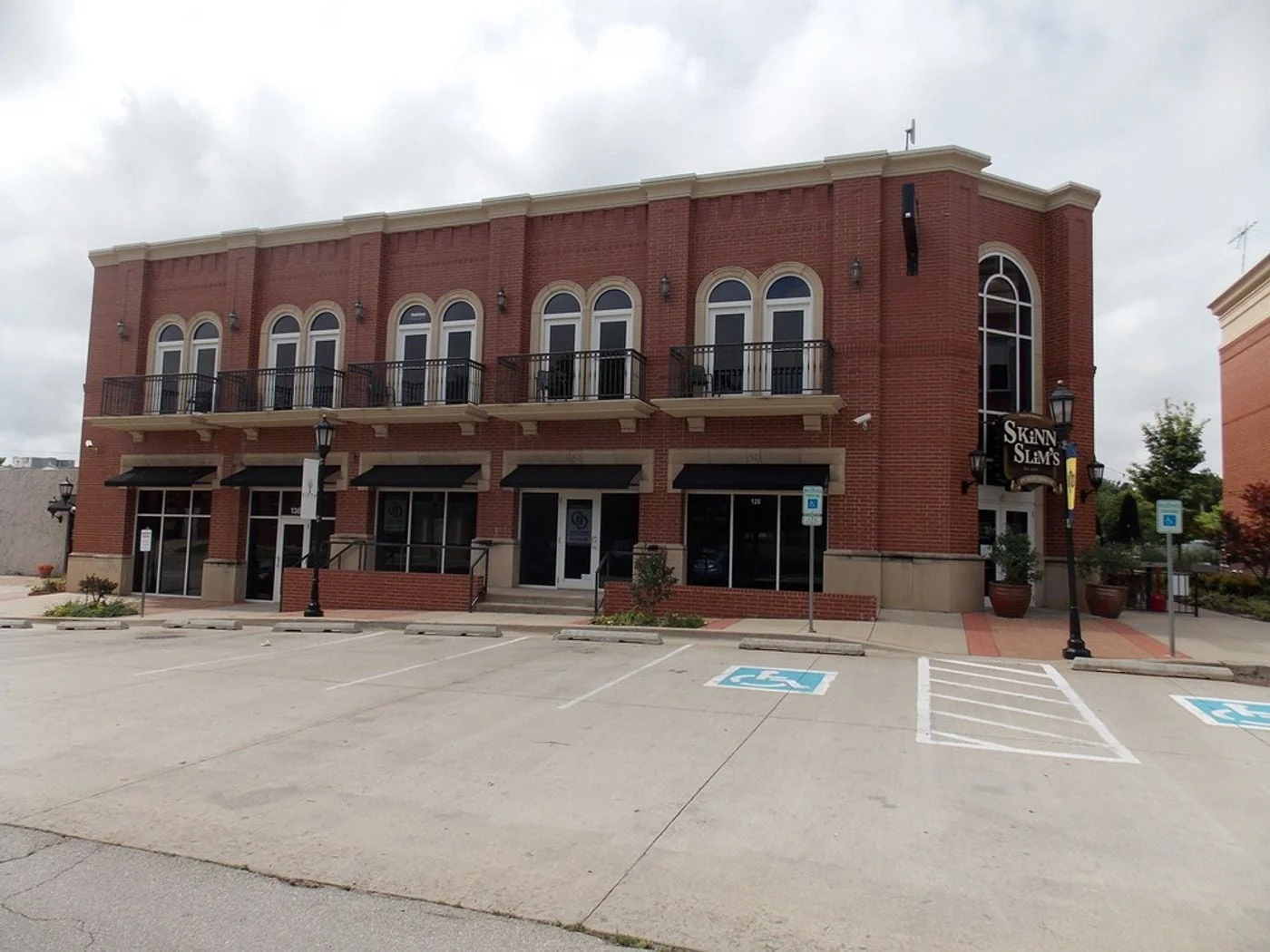 Photo 1 of 132 E 5th St, Edmond, OK 73034