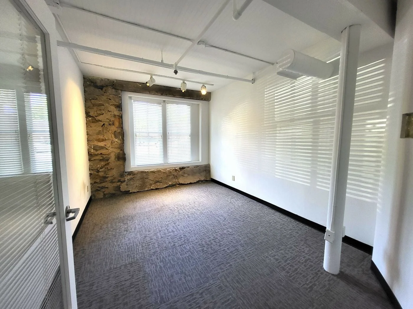 Photo 2 of 1708 Peachtree St NW, Atlanta, GA 30309