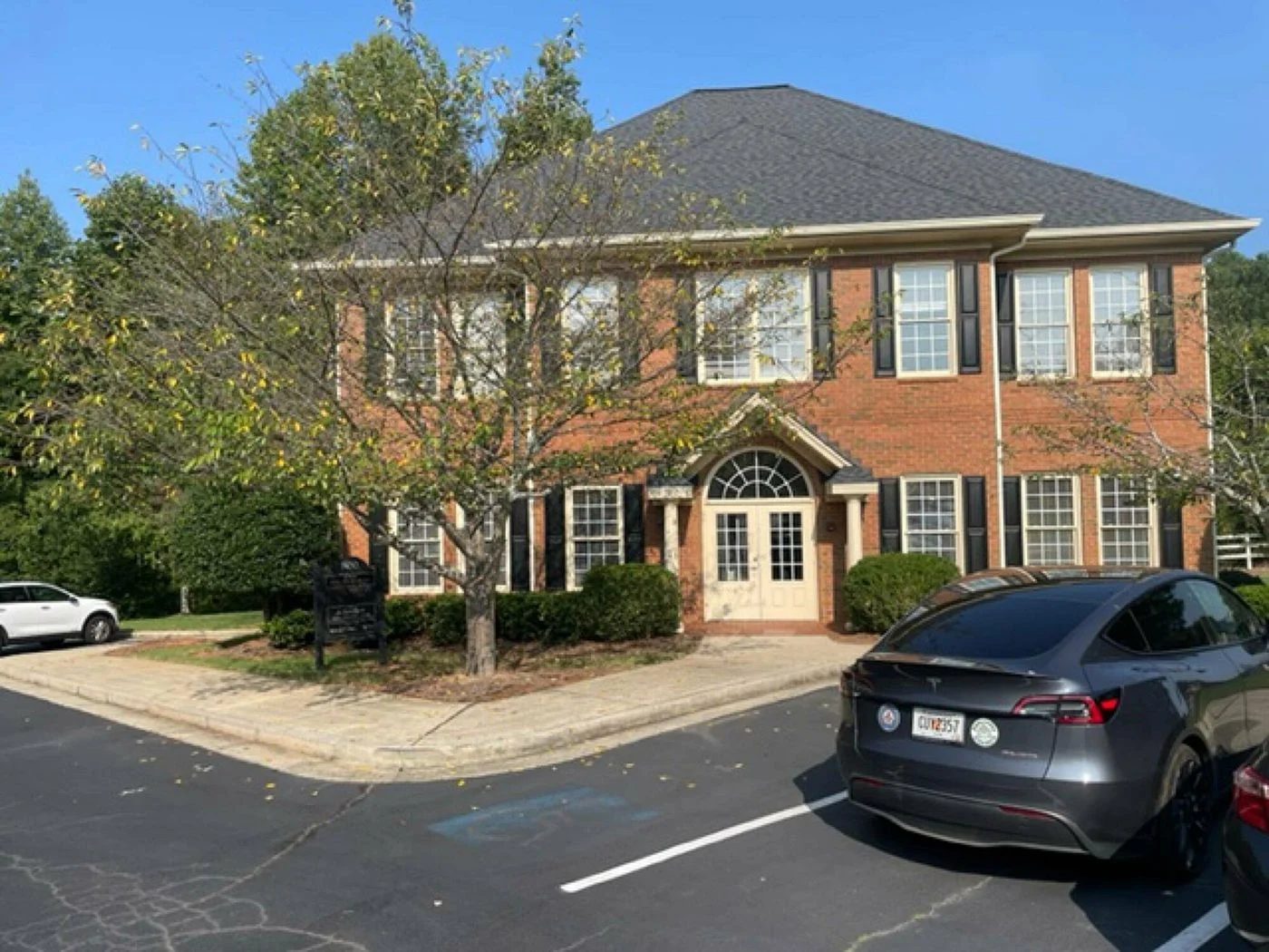 Photo 1 of 295 W Crossville Rd, Roswell, GA 30075