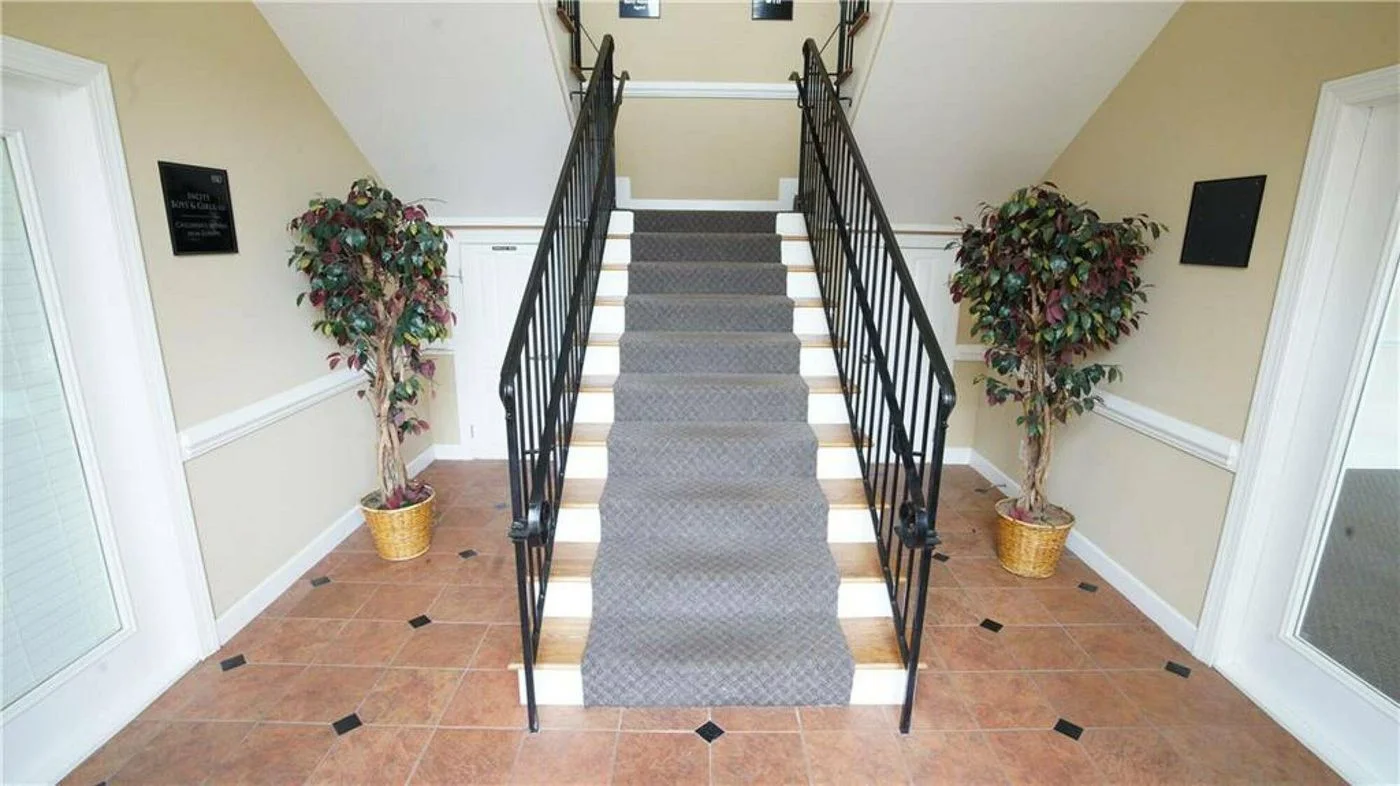 Photo 2 of 295 W Crossville Rd, Roswell, GA 30075