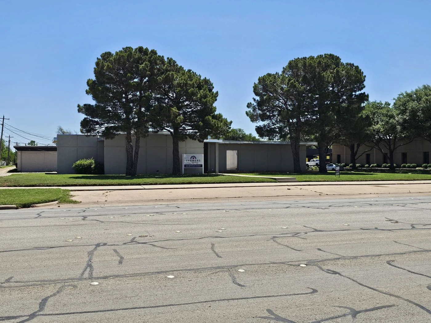 Photo 1 of 209 S Pioneer Dr, Abilene, TX 79605