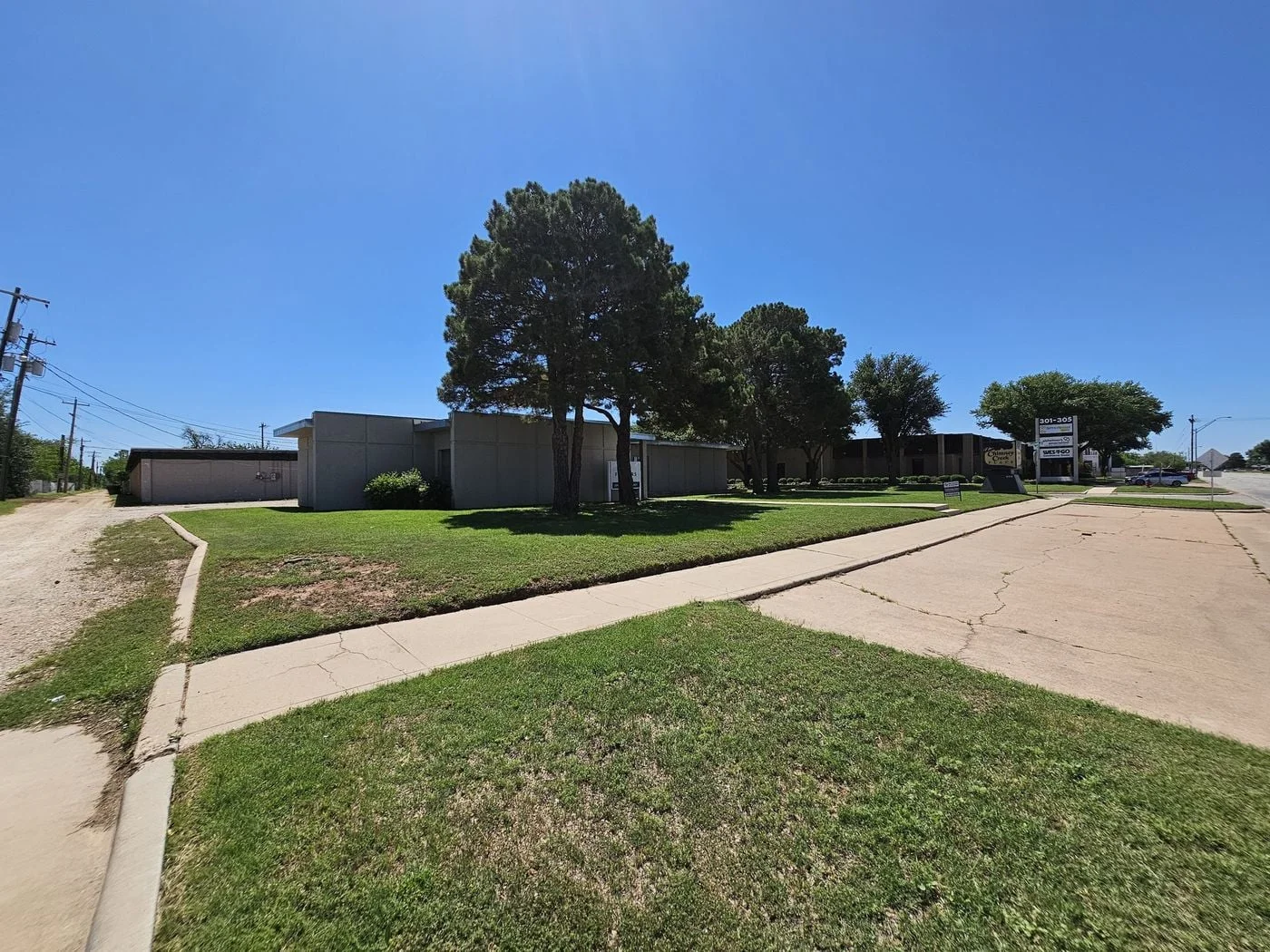 Photo 3 of 209 S Pioneer Dr, Abilene, TX 79605