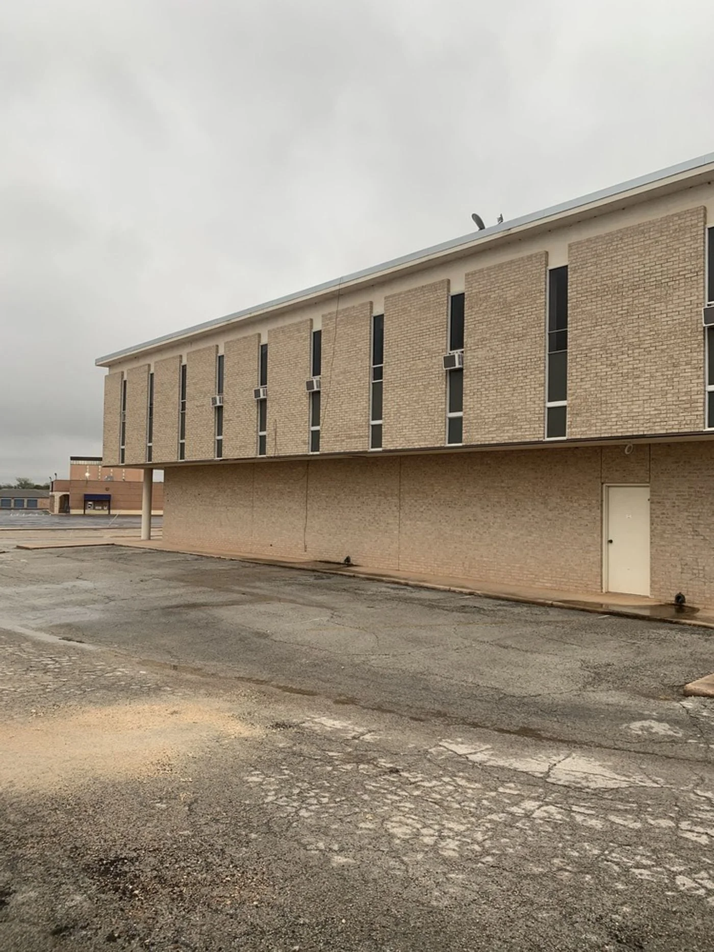 Photo 3 of 598 Westwood Dr, Abilene, TX 79603