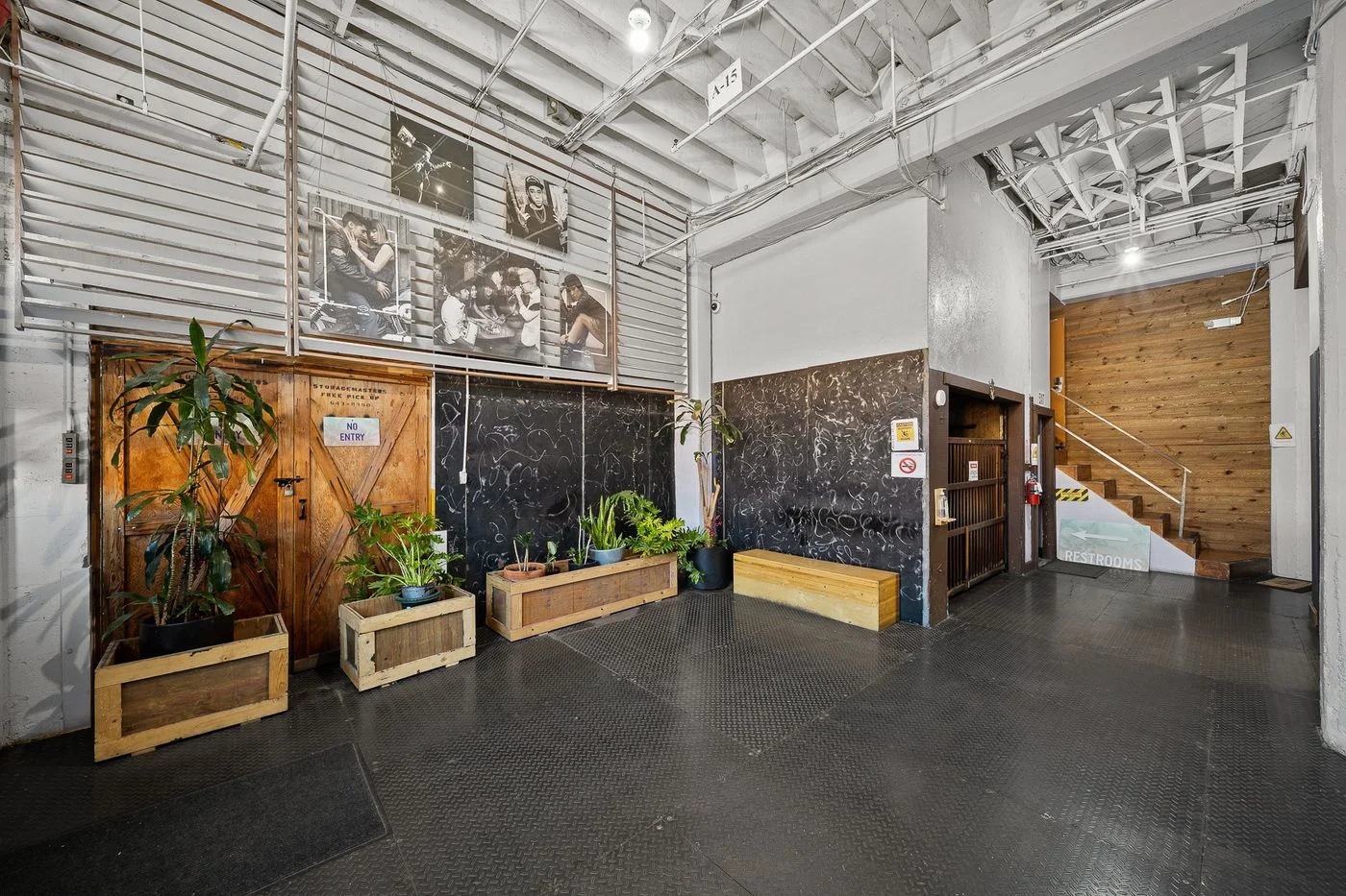 Photo 3 of 932 Wilson St, Los Angeles, CA 90021