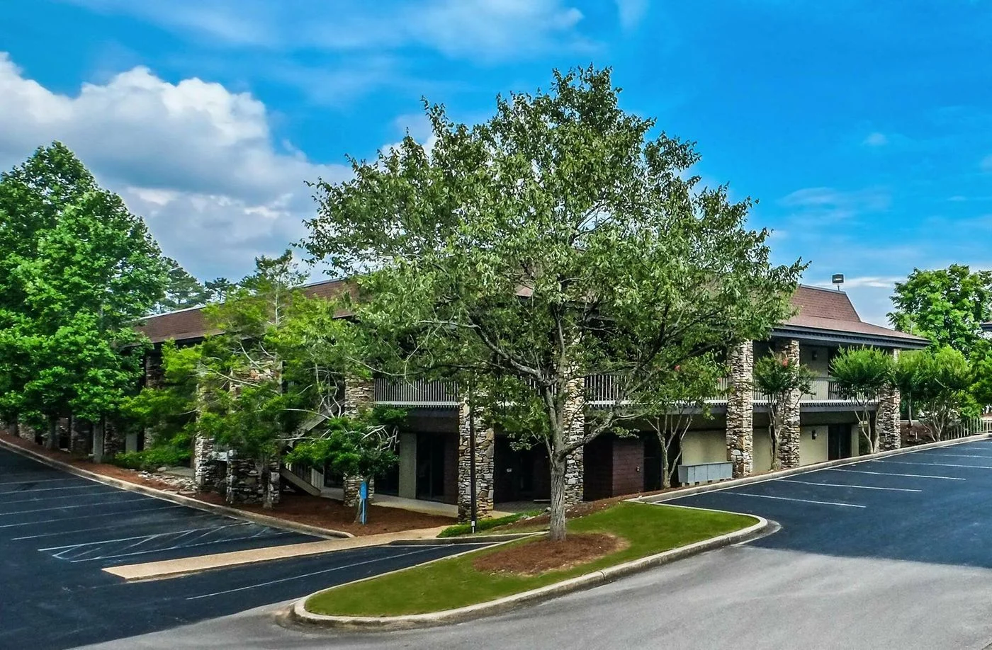 Photo-1 of 200 Cahaba Park Cir, Birmingham, AL 35242